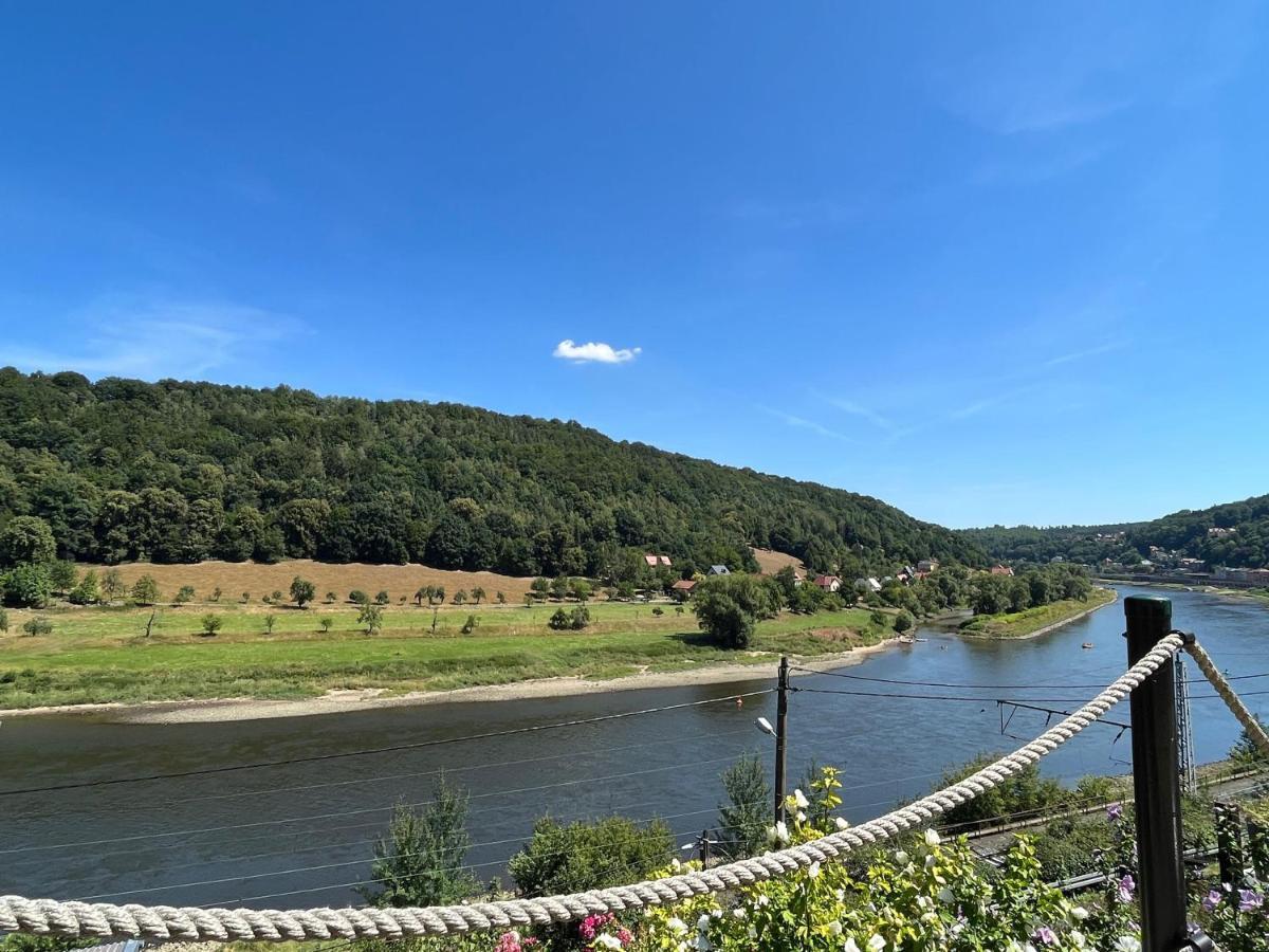 Saechsische-Schweiz-Ferienhaus-Wohnung-1-Mit-Elbblick-Sauna-Und-Kamin Кьонихщайн ан дер Елбе Екстериор снимка